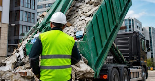 Вывоз строительного мусора в Колпине: услуги лицензированной компании — ПроМусор